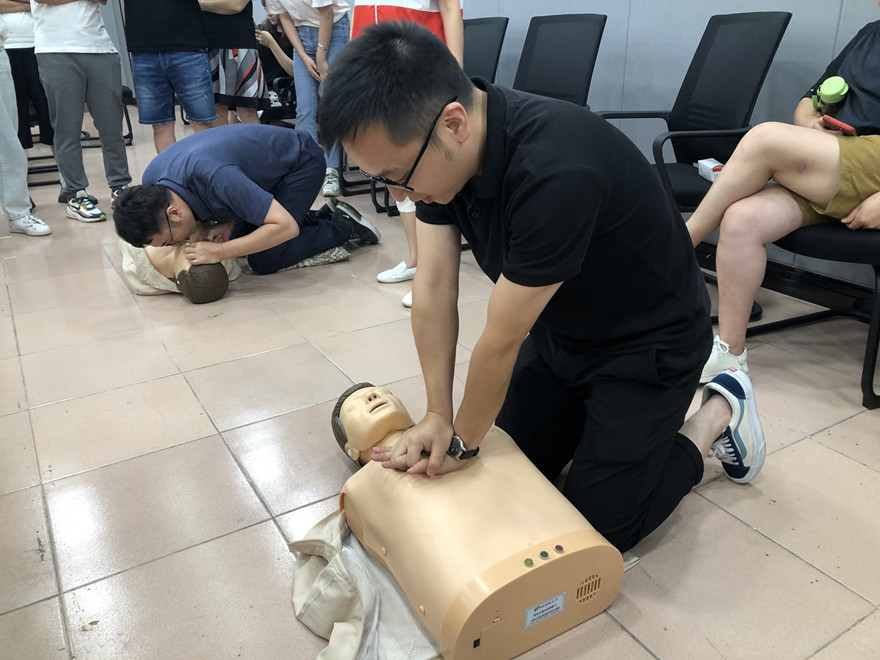 与会人员心肺复苏技术实操_副本